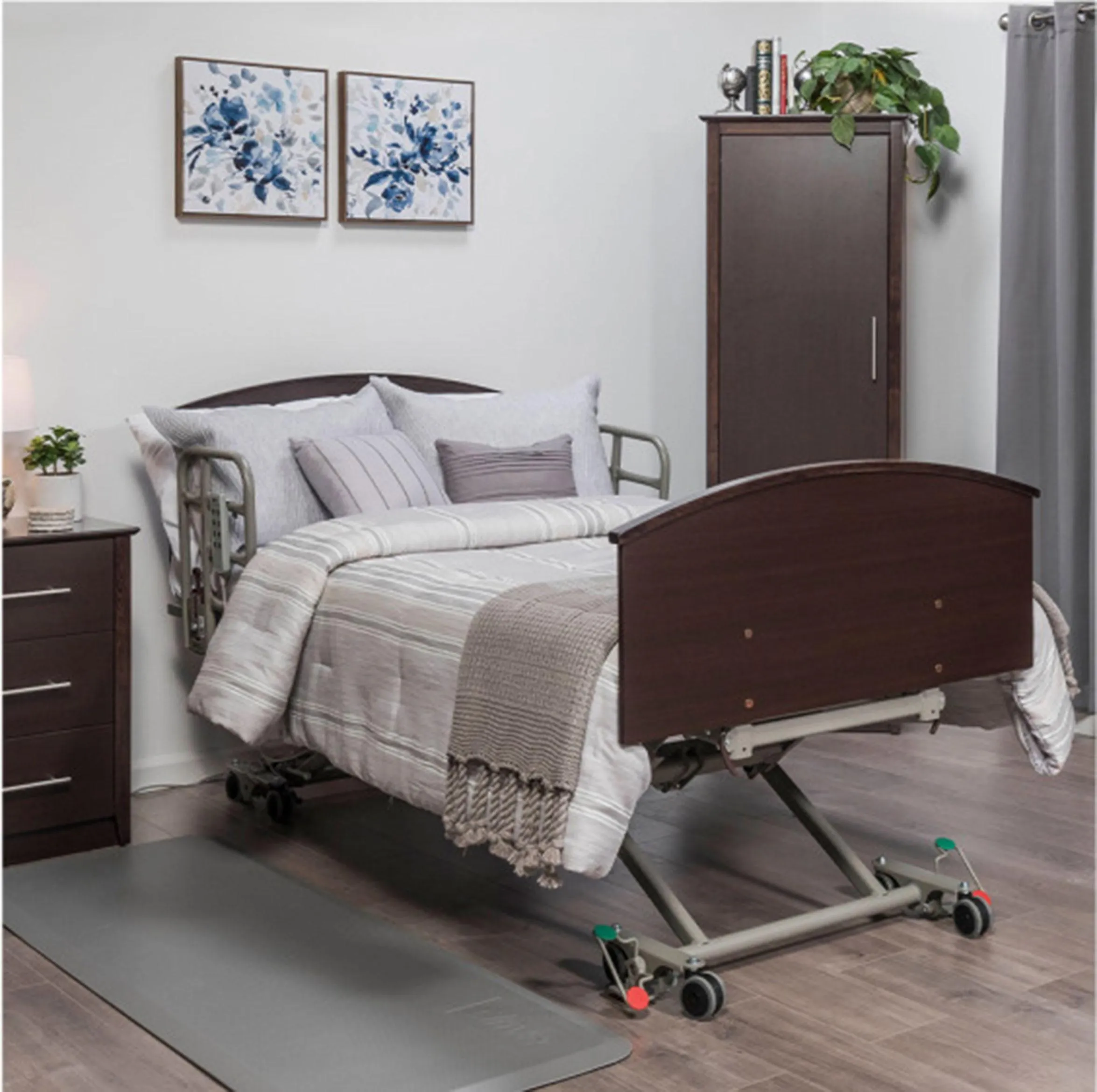 Long Term Care Fully Adjustable Trendelenburg Low Bed